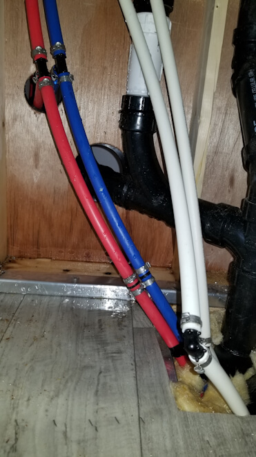 Picture of the leaking PEX pipe in the new Keystone Montana RV.